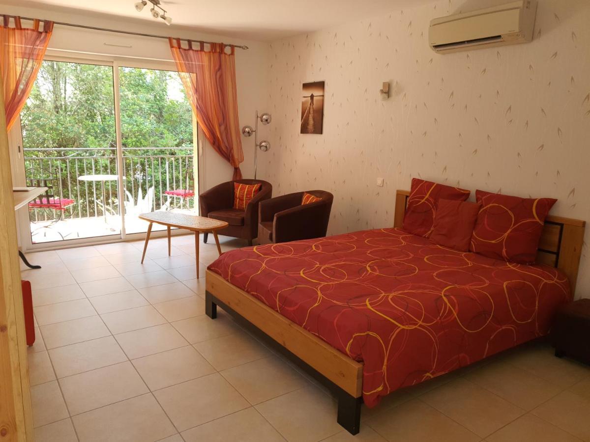 Villa Des Masques Aubais Екстер'єр фото