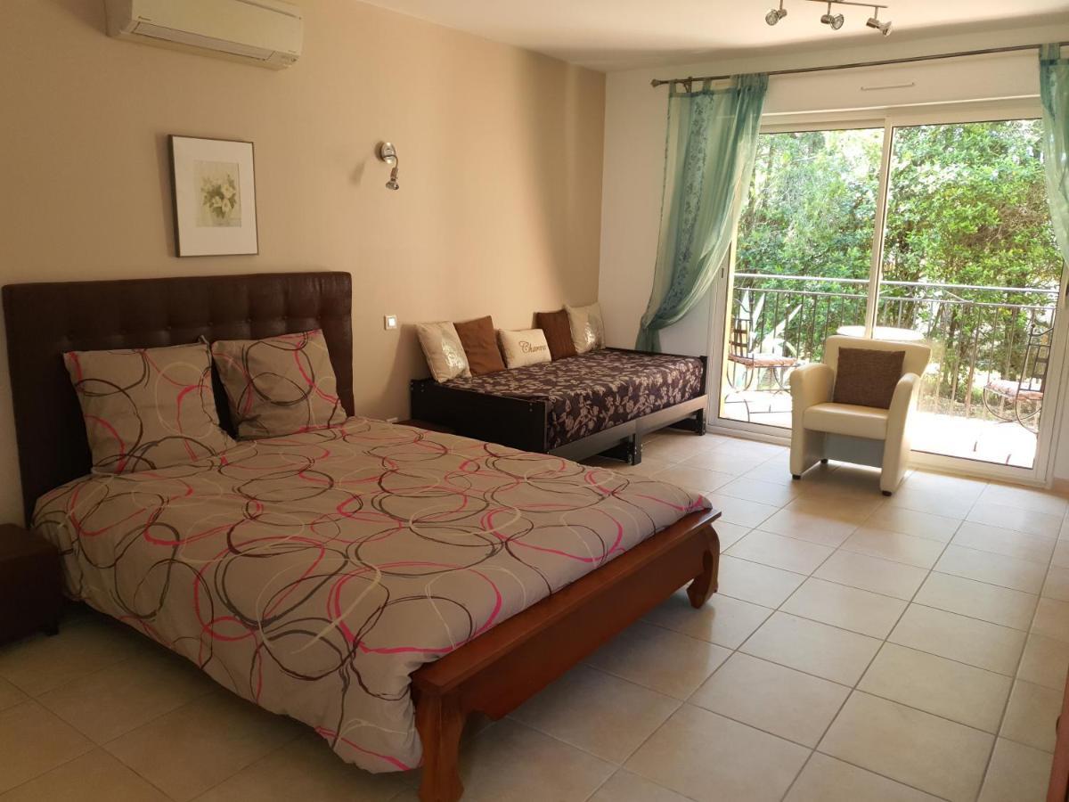 Villa Des Masques Aubais Екстер'єр фото