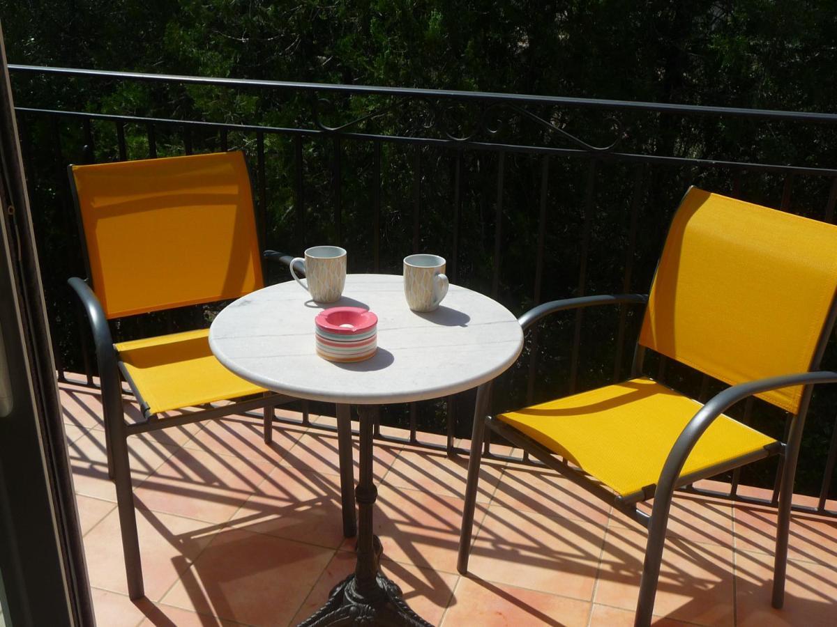 Villa Des Masques Aubais Номер фото