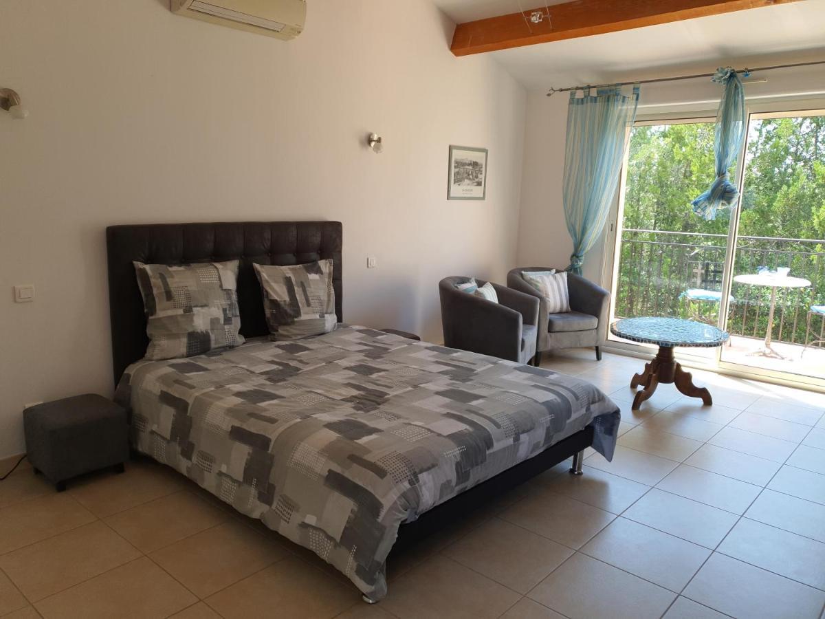 Villa Des Masques Aubais Екстер'єр фото