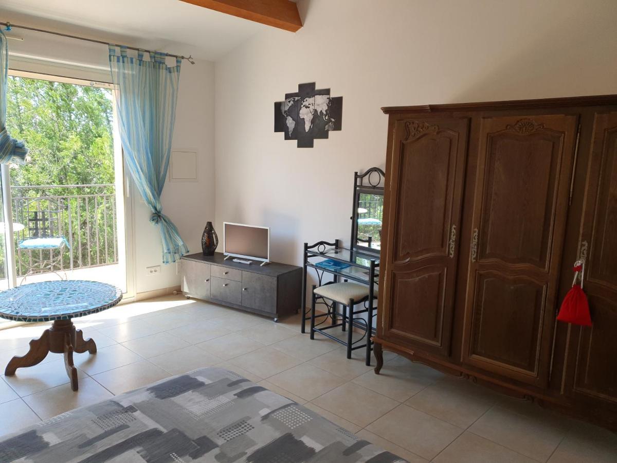 Villa Des Masques Aubais Екстер'єр фото