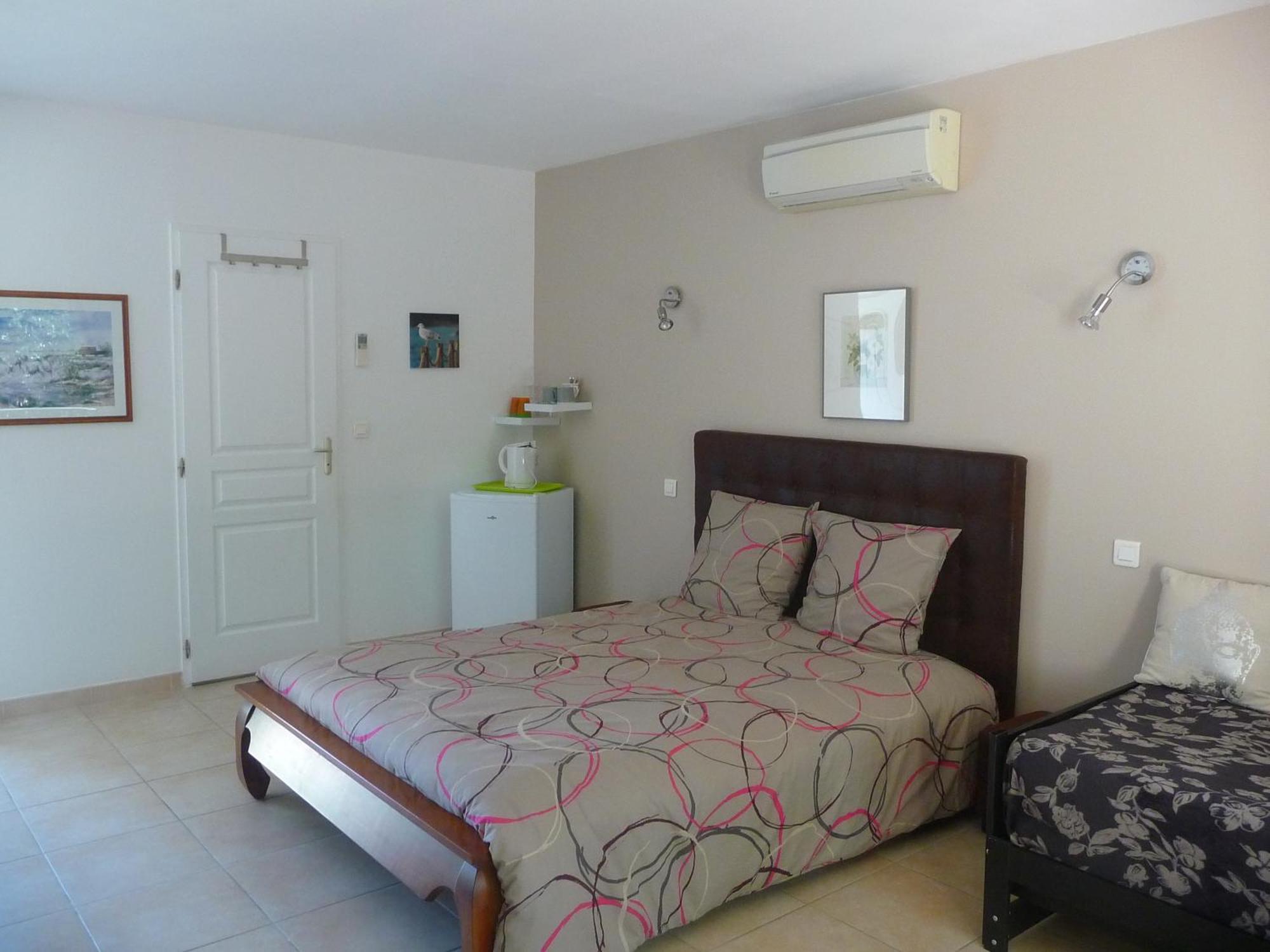 Villa Des Masques Aubais Номер фото